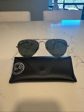 NWOT Vintage Ray-Ban Aviator Sunglasses Gold Frame with Green Lenses